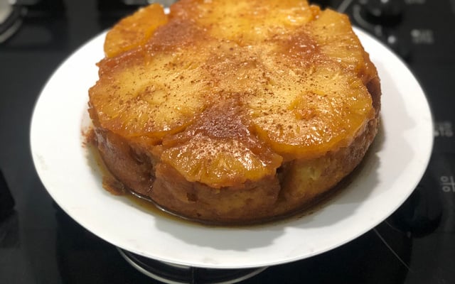 Bolo de abacaxi caramelado