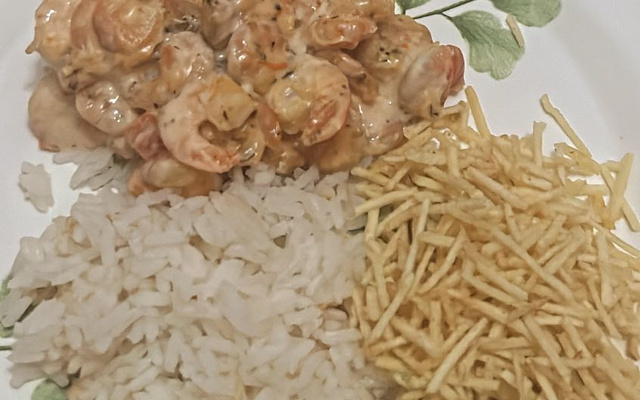 Strogonoff de camarão fácil