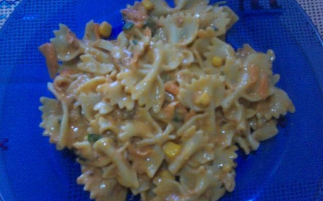 Macarrão frio com atum