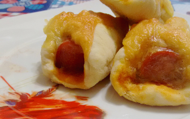 Bib´s dog - esfiha semi-aberta de salsicha