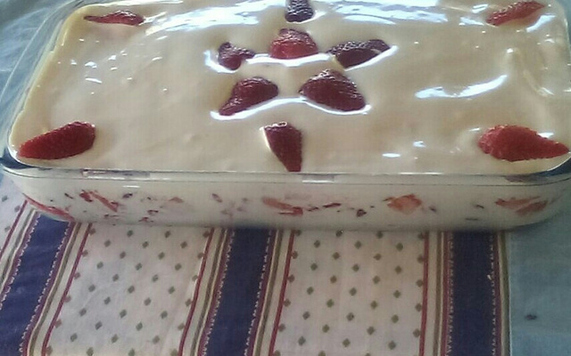 Pavê de morango fácil