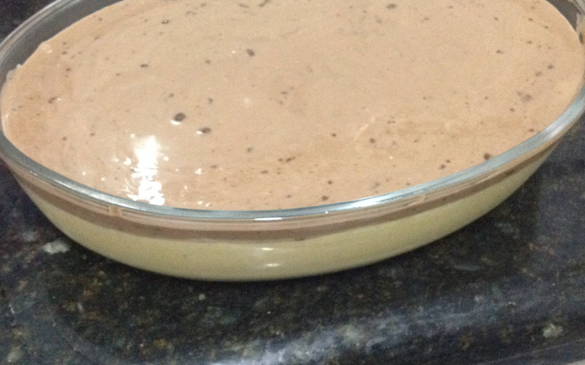 Mousse de maracujá com cobertura cremosa de chocolate