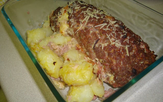 Rocambole de carne moída