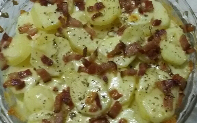 Batatas gratinadas com bacon