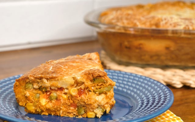 Torta de frango de liquidificador deliciosa e fácil