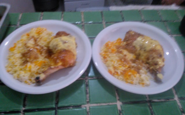 Frango assado com creme de cebola e maionese