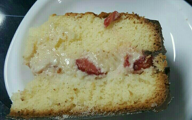 Bolo econômico recheado