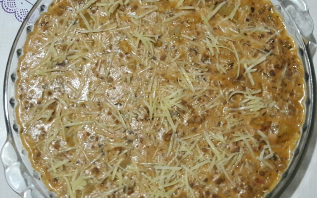 Carne moída com batata e creme de leite