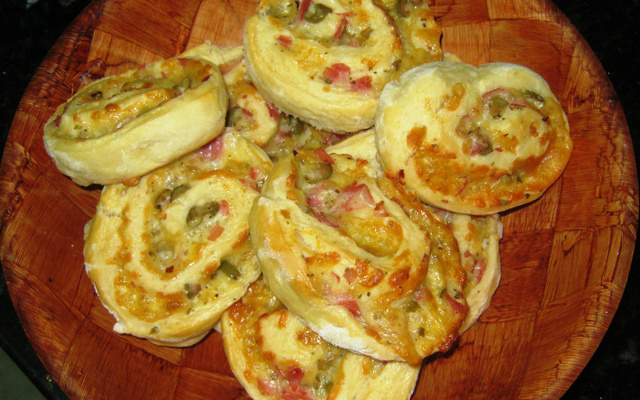 Caracóis de presunto e queijo