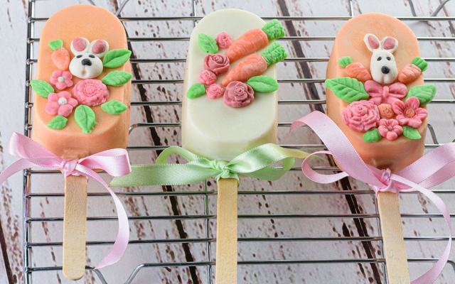 Cake pop de bolo de cenoura