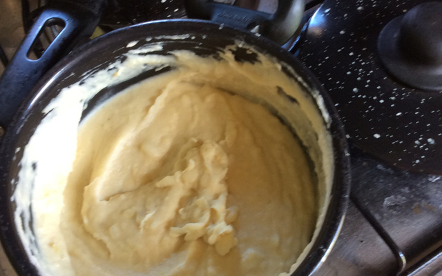 Purê de batatas com creme de leite