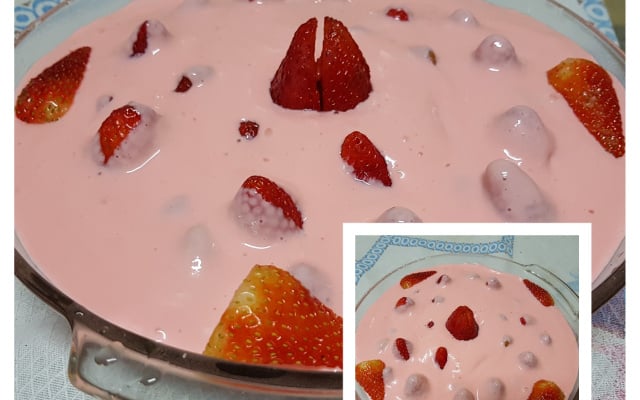 Sobremesa simples de morango