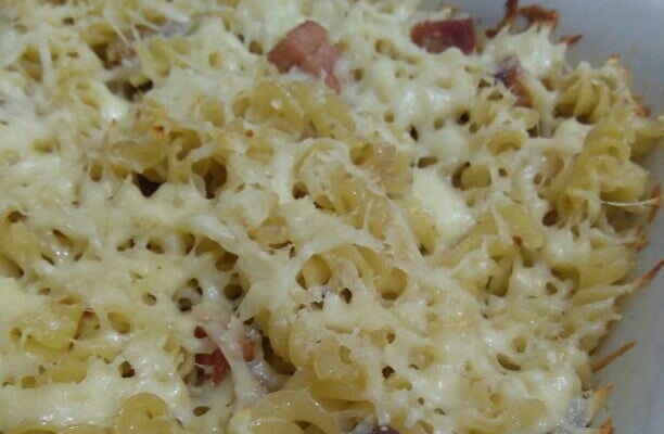 Macarrão ao forno com bacon e mussarela