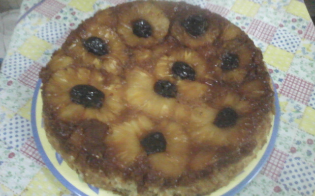 Bolo fácil de abacaxi caramelizado