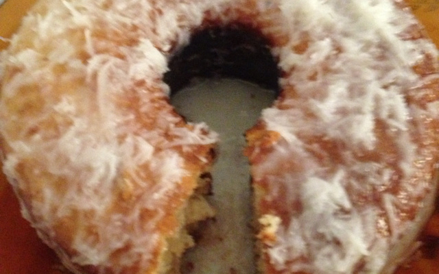 Bolo de Liquidificador com Calda de Coco