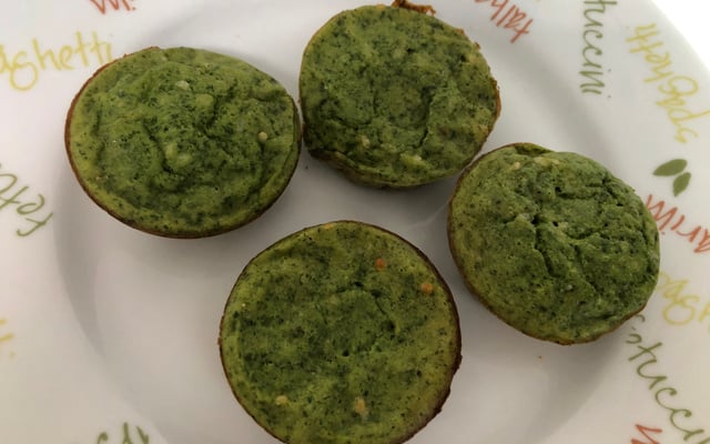 Muffin de espinafre proteico sem glúten 