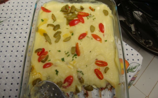 Escondidinho de carne seca com purê de batatas