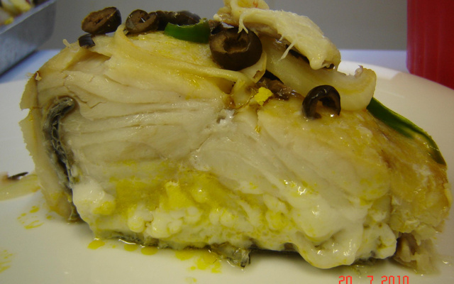 Lombo de bacalhau ao azeite de dendê e leite de coco