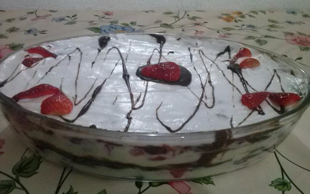 Pavê com morangos e chocolate