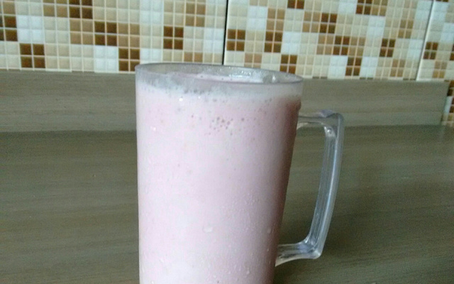 Suco de morango ao leite