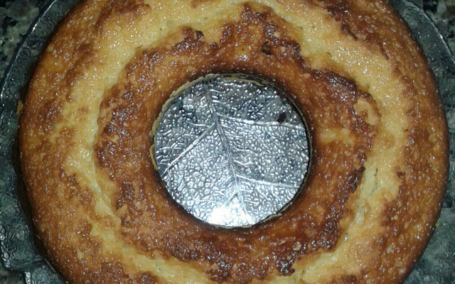 Bolo de fubá com parmesão levemente cremoso (sem farinha de trigo)