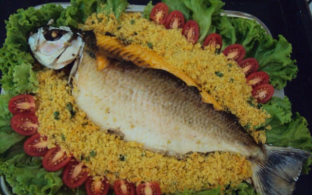 Peixe de forno recheado