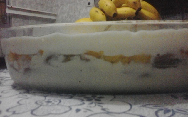 Pavê de creme com pêssego