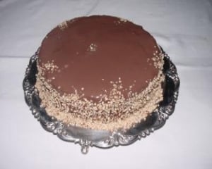 Bolo de nozes e castanhas de cajú