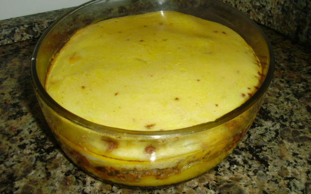 Bolo de batata com carne e queijo