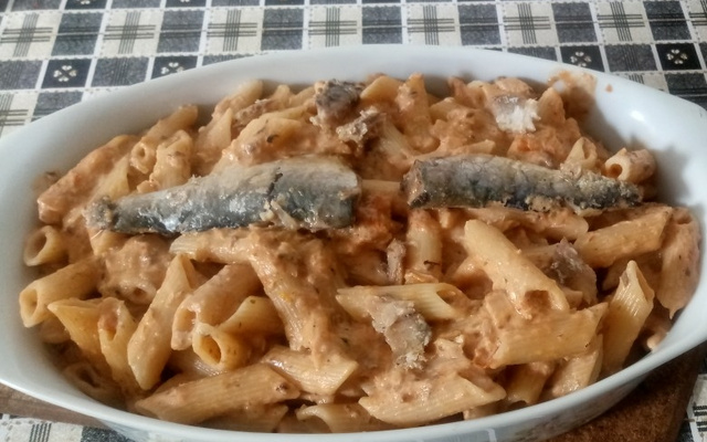 Macarrão com sardinha ou macarrão preguiçoso
