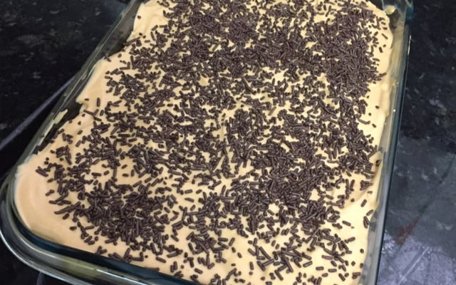 Torta de bolacha com doce de leite