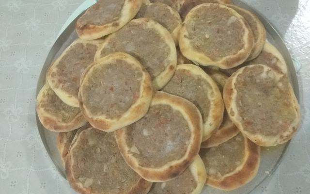 Esfiha aberta carne