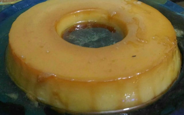 Pudim de leite condensado na panela de pressão