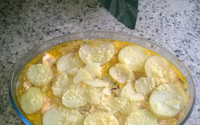 Gratinado de batata com bacalhau e camarão