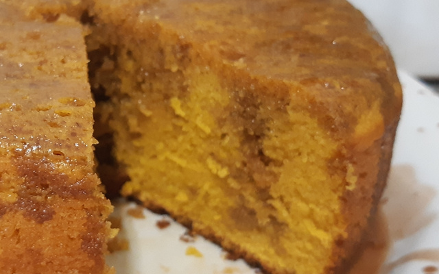 Bolo de cenoura na panela de pressão elétrica