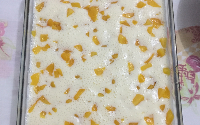 Pudim de pêssego com chocolate fácil  e delicioso