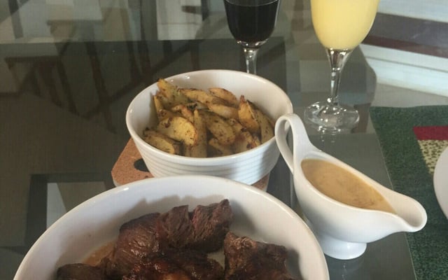 Batata rústica cremosa por dentro e crocante por fora