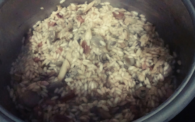 Risoto fácil de shimeji e bacon