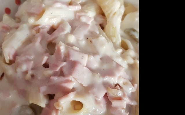 Macarrão de molho branco simples