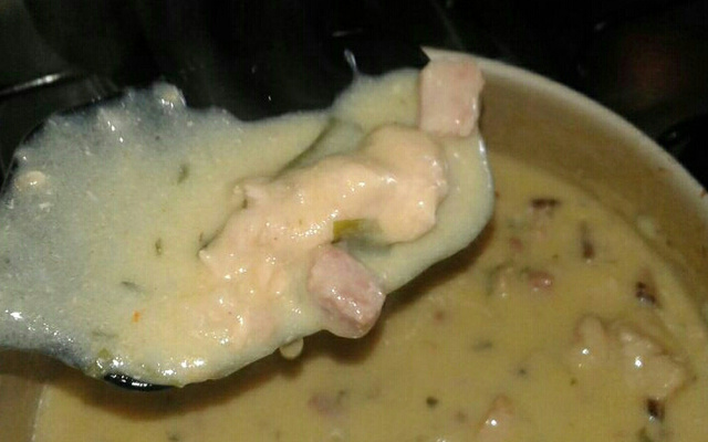 Espaguete com molho branco ao bacon com frango