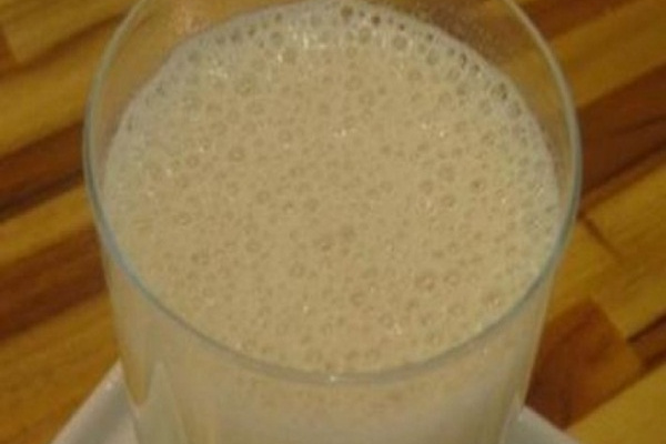 Vitamina de banana com Ades frapê de coco