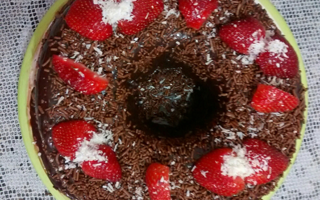 Bolo de brigadeiro com Morango