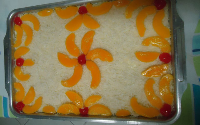 Bolo gelado assado com recheio de morango