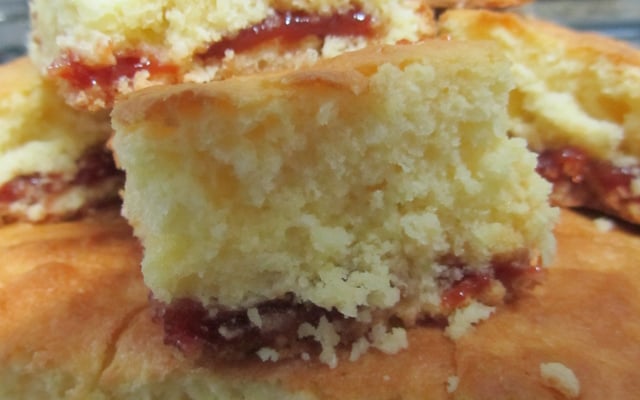 Bolo de coco e goiabada