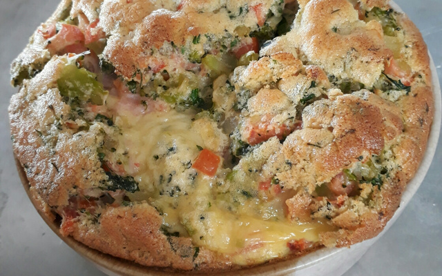 Omelete de forno com brócolis e queijo fofinho e fácil