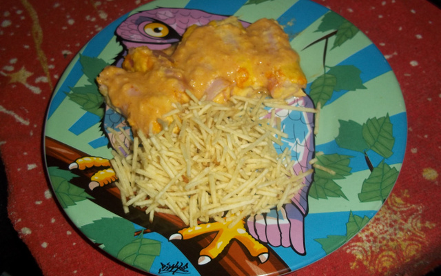 Enroladinho de frango ao creme de milho