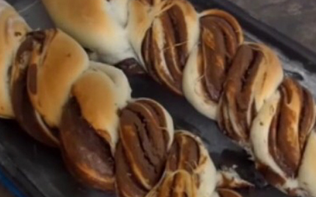 Pão com recheio de chocolate