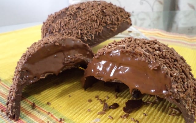 Ovo de Páscoa recheado de brigadeiro