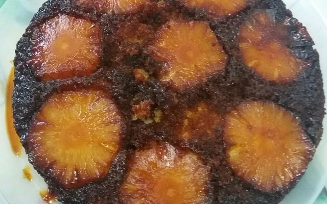 Bolo de abacaxi em calda