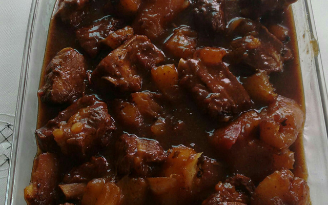 Costelinha de porco com mandioca